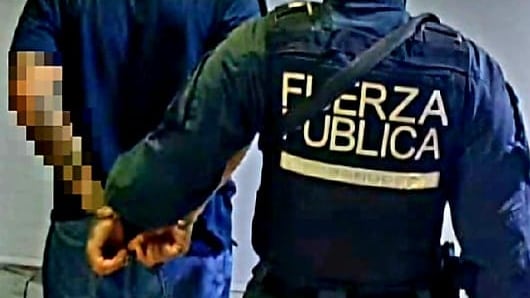 Un sujeto de apellido Villafuerte, de 27 años, andaba a la libre pese a tener sobre sus hombros una orden de captura por un homicidio. Foto: MSP