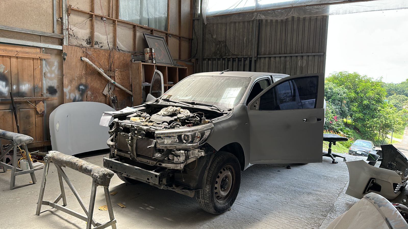 Allanan taller clandestino en Alajuela por receptación de carros de lujo