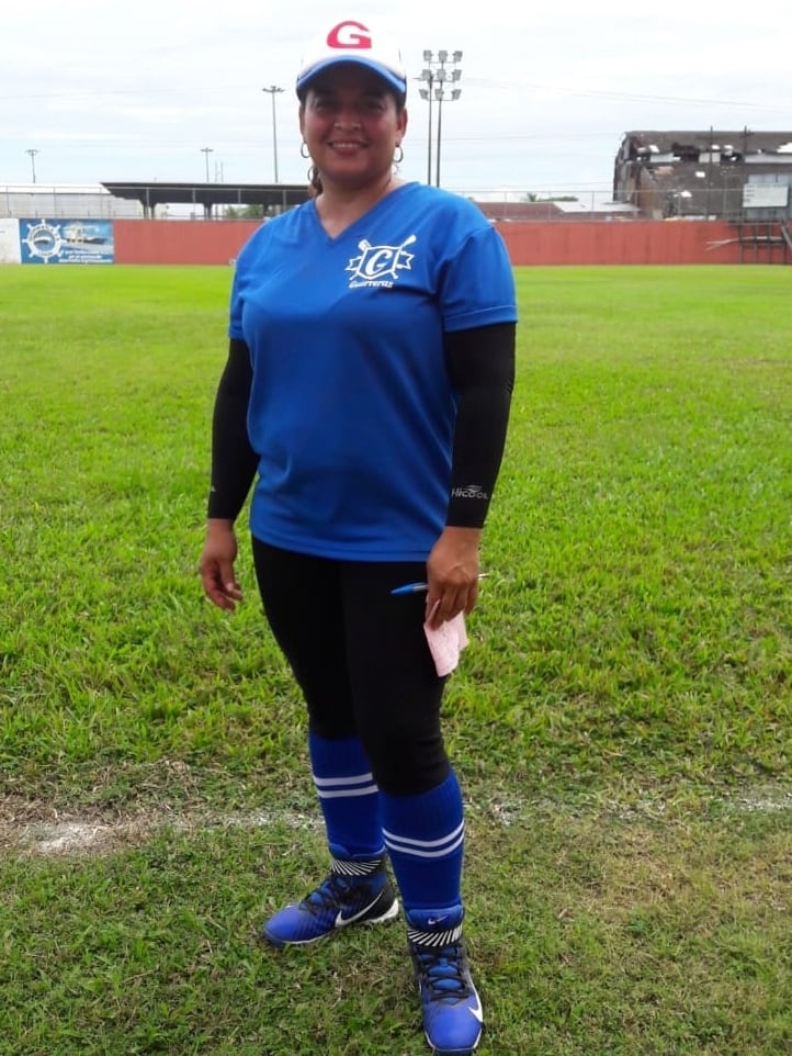 Jacqueline Blanco Ruiz en una nicaragüense de Matagalpa, tiene 43 años, que llegó a Costa Rica en el 2007 y desde el 2015 está peleando la guerra para que el softbol femenino costarricense no desaparezca.