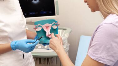 Algunos tumores de ovario o testículo tienen pelos y dientes y esta es la increíble razón