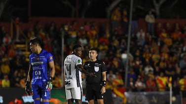 Pedro Navarro y Christian Sandoval despedazaron a árbitro Bryan Cruz por polémica jugada