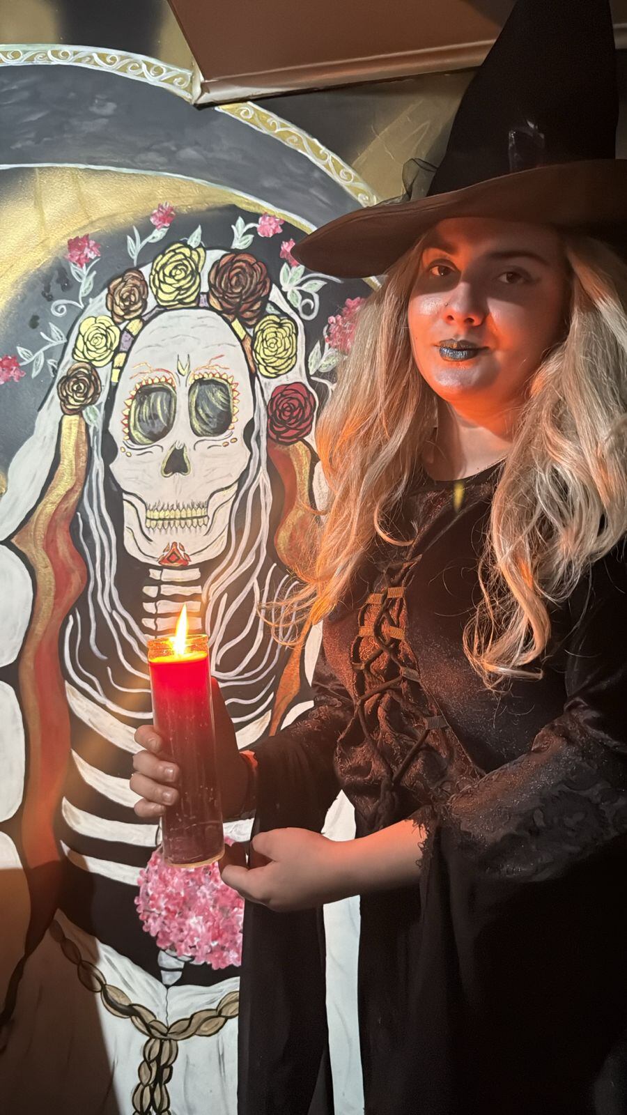 Daniela Quesada Vargas tiene 17 años y fue iniciada como bruja a los 15 años, es la bruja más joven de Costa Rica