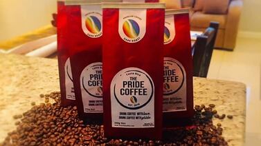 Tico tiene un negocito que se llama Pride Coffee: un café con aroma a lucha, amor y orgullo