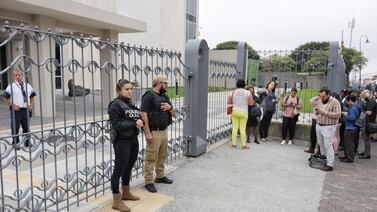 Allanan casa de Marta Esquivel y directivos de la Caja por supuestas irregularidades con los Ebais