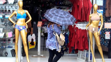 Ande con ropa fresca y sombrilla por las condiciones del tiempo de esta semana