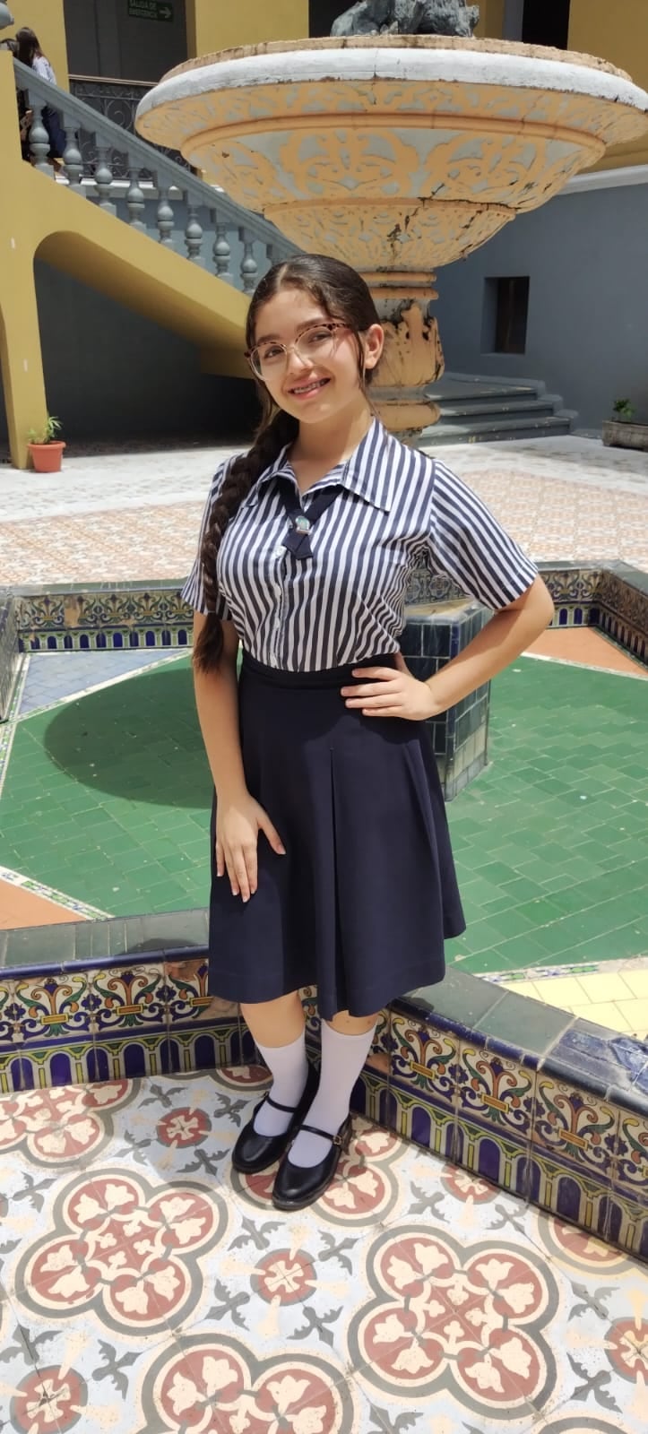 Sara Barboza Gómez, de 15 años en el 2026, la ganadora de Nace una Estrella 2021, estudiante del Colegio Superior de Señoritas, vive su primer traspaso presidencial, el de doña Laura Fernández el 8 de mayo del 2026 y asegura que la política también le apasiona.
