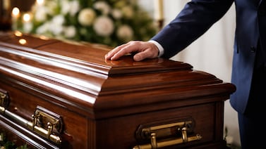 Dueña de funeraria fue condenada tras escandaloso caso por entregar concreto en lugar de cenizas