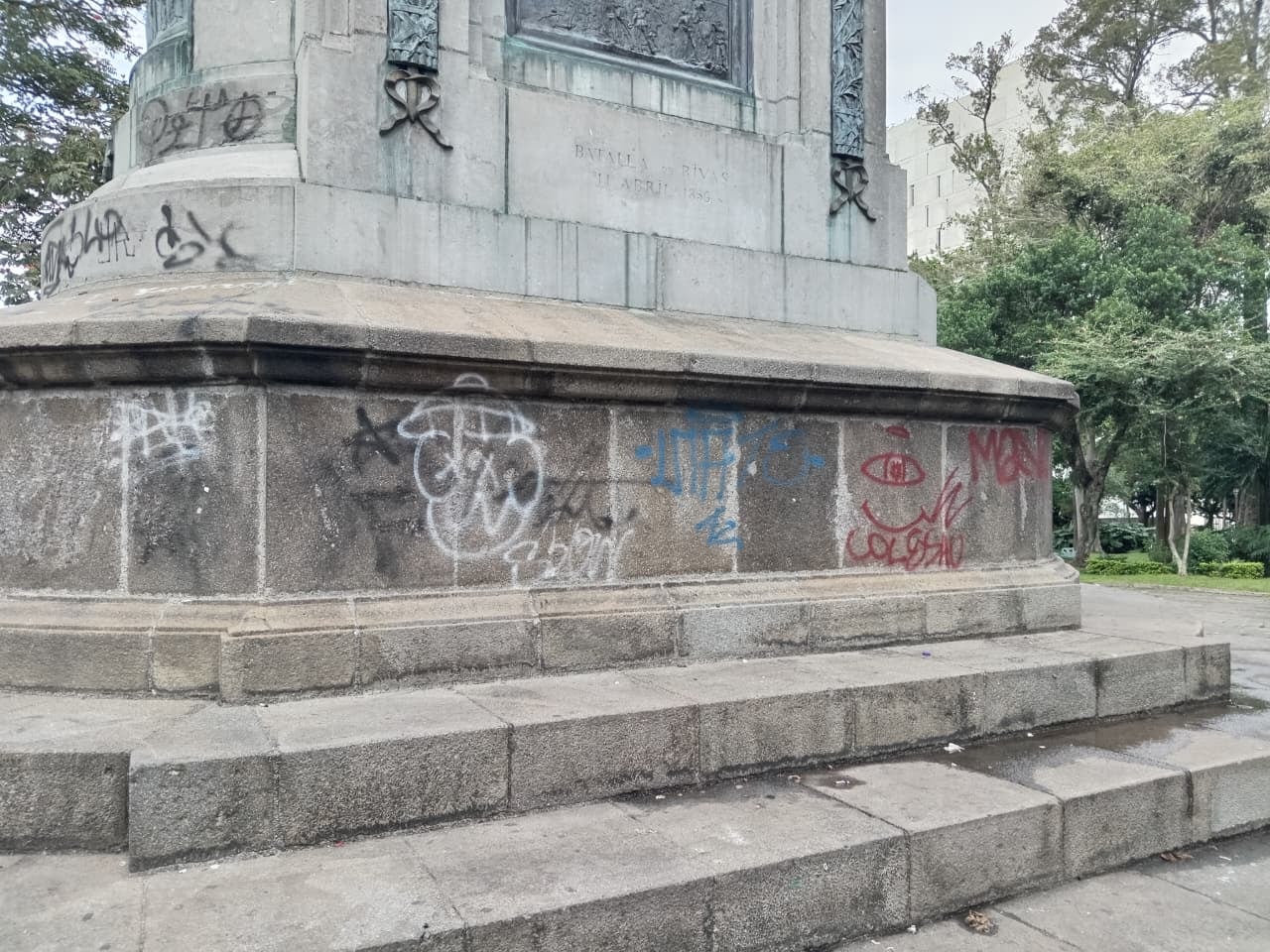 El Monumento Nacional luce vandalizado este 7 de setiembre.