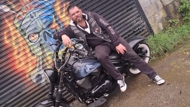 Alajueliteño hizo de su moto pandillera toda una “Transformer” que diseña a su antojo