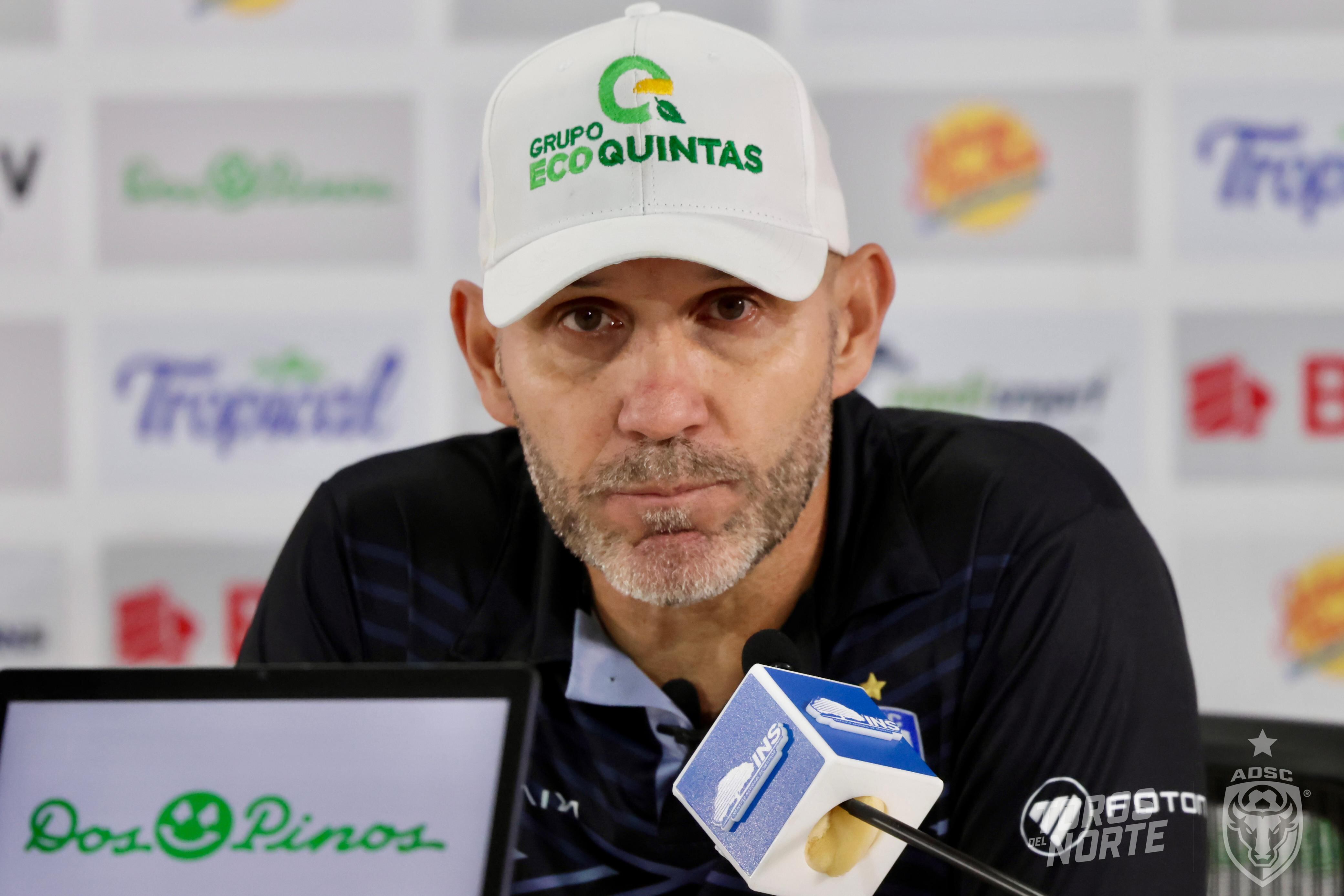 Luis Marín salió bastante molesto tras la derrota de San Carlos ante Saprissa. Foto: Prensa San Carlos