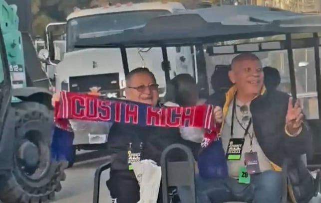 Bad Bunny en el Super Bowl 2026 y el costarricense Raúl Zúñiga, conocido como Chino, de 88 años.