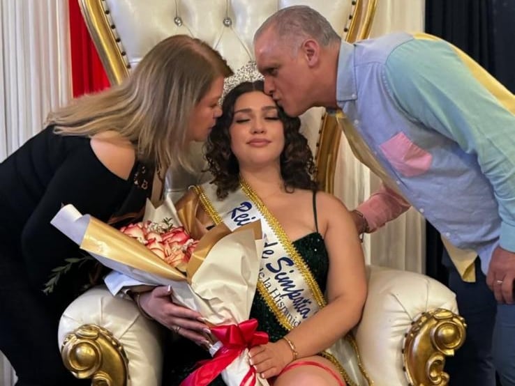 Mary Ann Campos Retana nació en Nueva Jersey, Estados Unidos, pero sus papás, don Henry Campos y doña Yamileth Retana, son costarricenses de la pura cepa. Mary Ann es la reina que nos representará en el Desfile de la Hispanidad nació en Estados Unidos, pero es más tica que el gallopinto