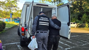 Hondureño con antecedentes en Estados Unidos es detenido cuando viajaba en bus por Corredores