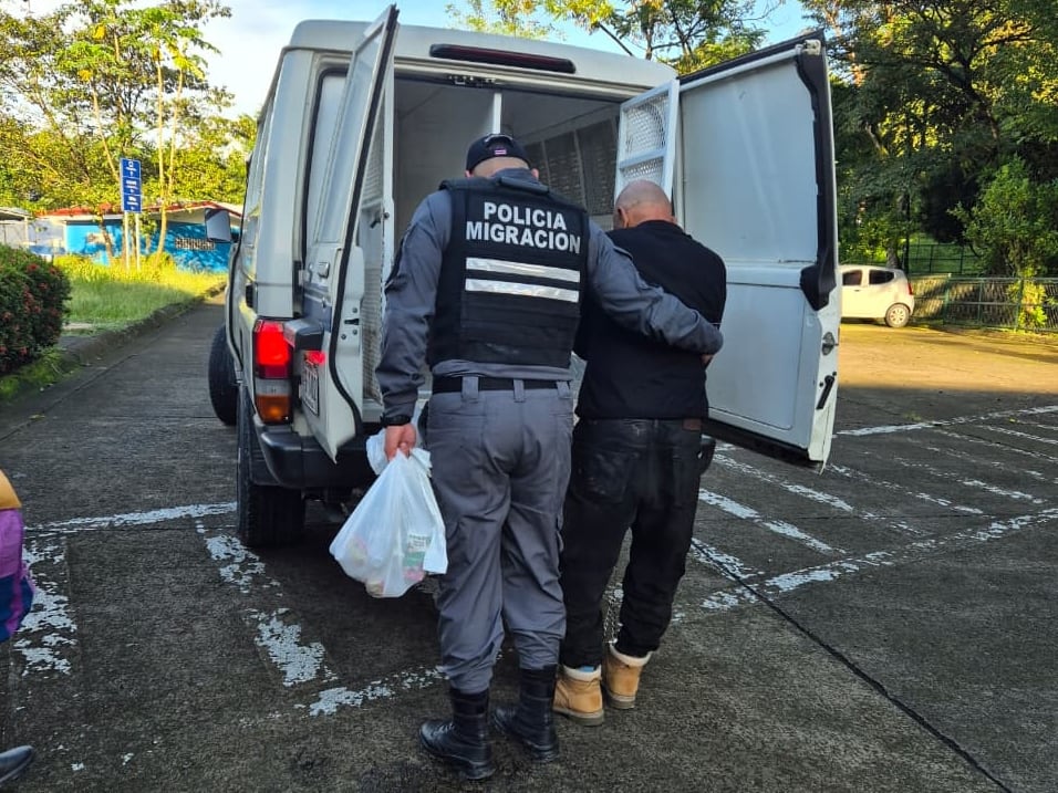 Al final el cambio de nacionalidad no le resultó a Aguilar.