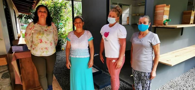 En Pérez Zeledón se da uno de los proyectos más ambiciosos en “meliponicultura” por parte del Instituto de Desarrollo Rural (Inder), y que apoya a la Asociación de Mujeres Meliponicultoras de Pérez Zeledón, con el fin de mejorar el manejo de las abejas y aumentar la producción