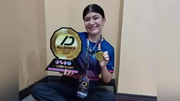 Jimena Sofía Campos Gómez amaba el baile folclórico, había ganado premios y compartía su pasión, ella murió en la autopista Florencio del Castillo. Foto: Tomada de redes sociales
