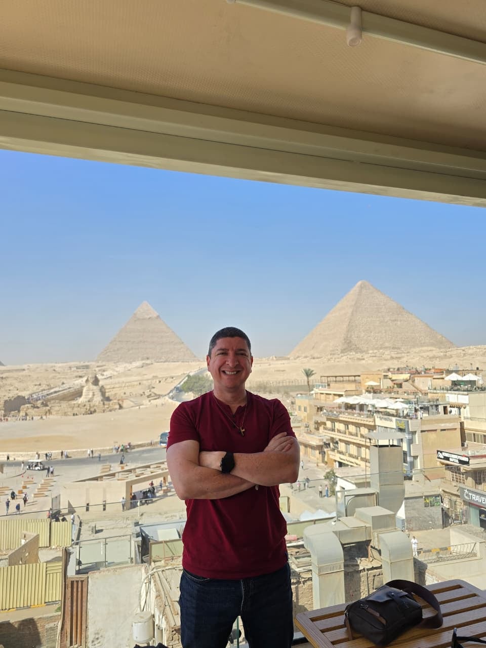 El influencer costarricense, Johan Sandí Fernández, llegó a Israel justo el pasado sábado 28 de febrero, cuando iniciaron los bombardeos de Israel y Estados Unidos a Irán y está atrapado en ese país