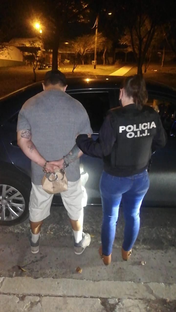 Detenido en Aserrí por asalto a peatón y detenido en calle Morenos por tacha de vehículo. Foto OIJ.