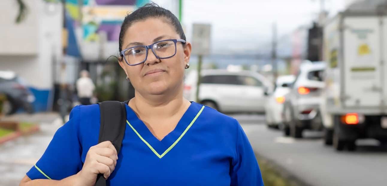 Glenda Ávila Ugalde es una vecina de San Ramón de Alajuela. Ella tiene 46 años y empezó a consumir drogas cuando tenía apenas 8.