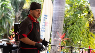 Guerra de hamburguesas: joven llevó el sabor de Quepos al reality show de cocina más sabroso