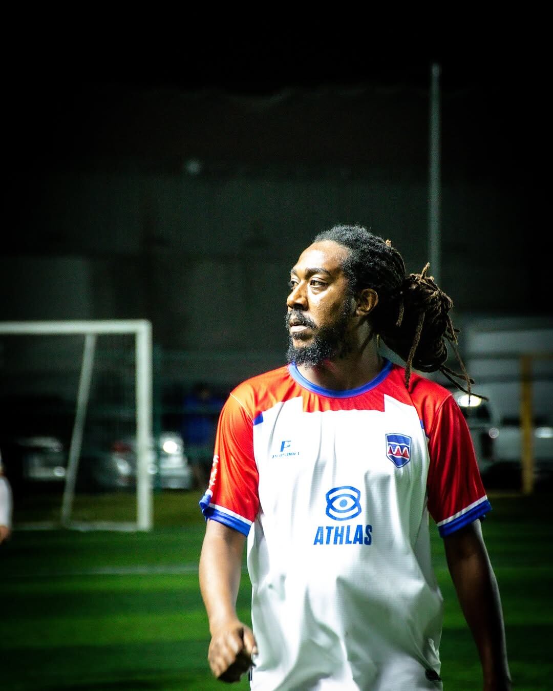 Jeren Johnson jugó 4 temporadas con la UCR y ahora vive feliz produciendo música. Instagram Jeren Johnson.