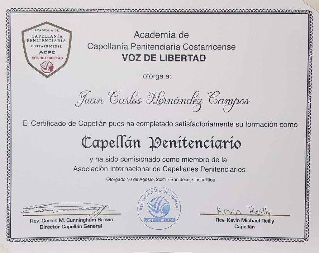 El pasado 10 de agosto todos 13 capellanes evangélicos recibieron su título, antes, recibieron las clases de preparación en la Academia de Capellanía Penitenciaria Costarricense la Voz de Libertad, y su graduación se realizó en la escuela de capacitación de la Policía Penitenciaria ubicado en la Uruca