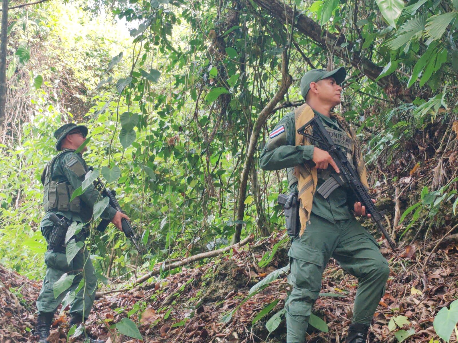operativo por balacera en playa Bonita de Limón