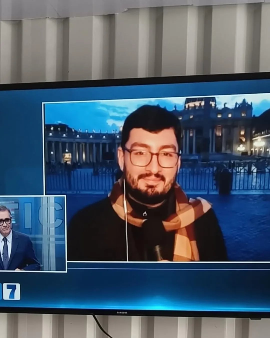 Jovel Álvarez Solís, periodista alajuelense, corresponsal de Telenoticias en el Vaticano.