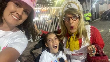 Karol G: Nao, una niña con parálisis, cumple su sueño de ver a la Bichota gracias a doña Merry