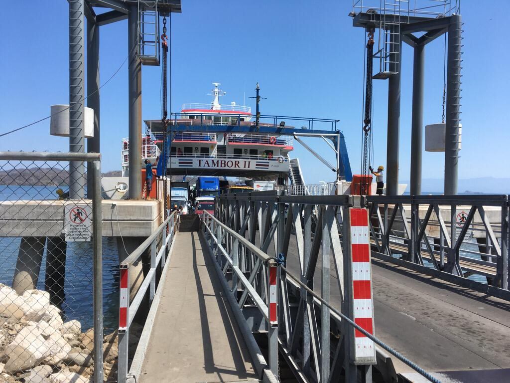 Ferry entre Puntarenas y Paquera