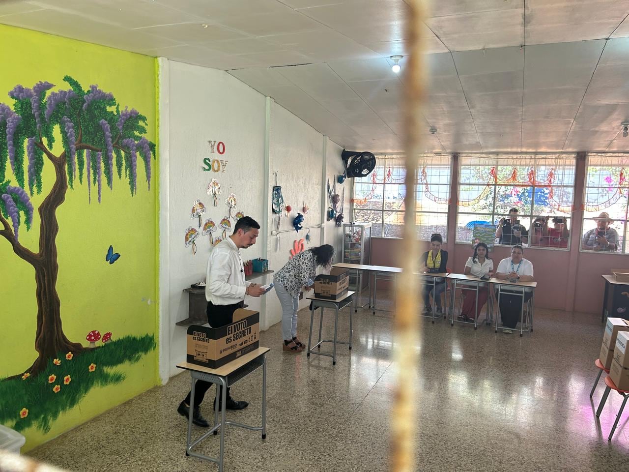 Voto de Ariel Robles en Pérez Zeledón. Foto: Rafael Pacheco