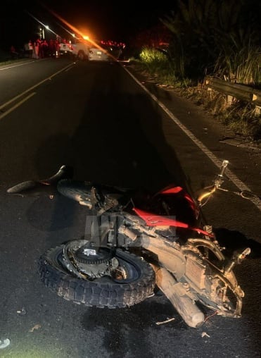 En Daytonia de Talamanca, donde se dio una colisión entre una motocicleta y un vehículo, mueren un hombre y una mujer, la noche del domingo 21 de diciembre del 2025. Foto: ANI