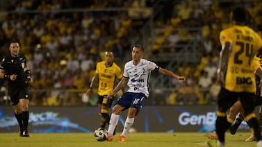 El VAR vuelve a aparecer en un partido de Cartaginés y analista arbitral explota tras decisión