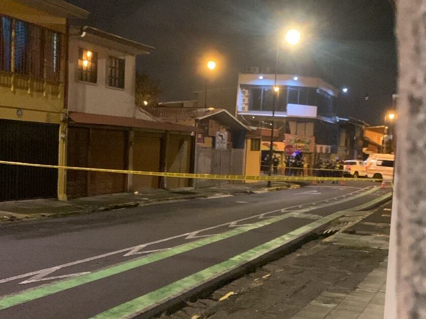 El violento ataque ocurrió la noche de este domingo en el bar Cahuita Town, en San José.