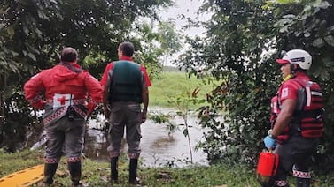 Crece la angustia: reanudan búsqueda de joven perdido en el río Parísmina
