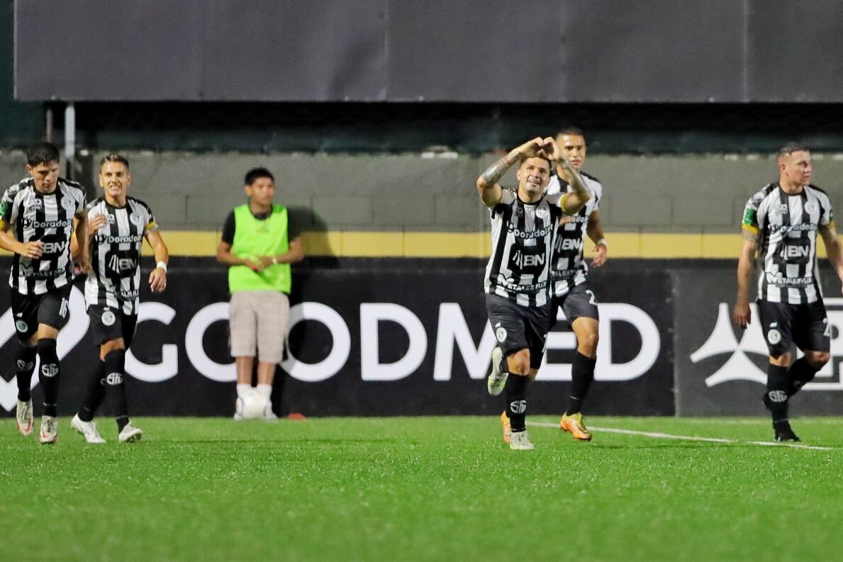 129/09/2023/ Juego entre Club Sport Herediano vs Sporting FC por la jornada 11 del torneo apertura de la Liga Promerica en el estadio Ernesto Rohrmoser / foto John Durán