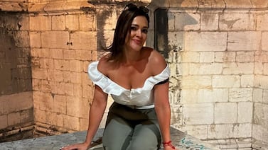 Gabriela Jiménez deslumbró con su figura cerca de una increíble playa