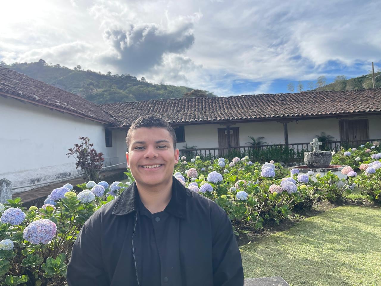 Andrés Maroto busca apoyo para sus estudios