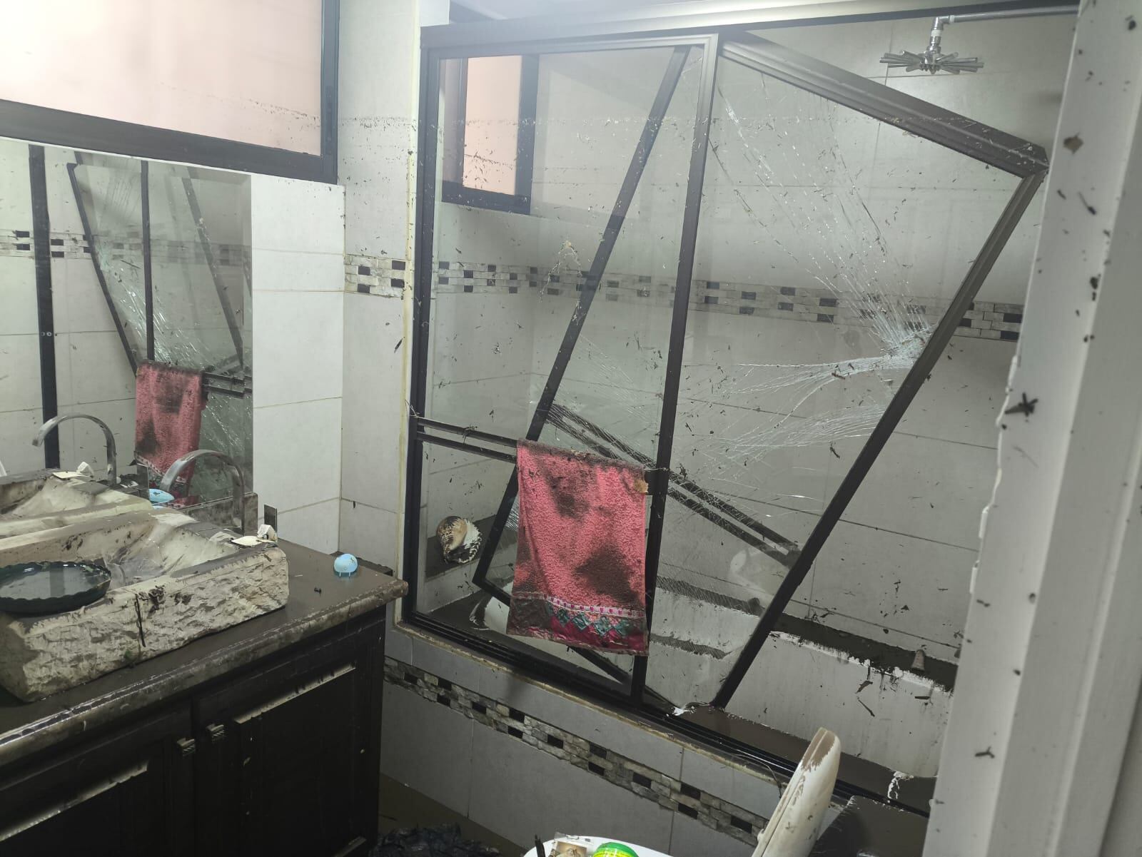 Alexandra Segovia, afectada inundación en barrio Dent. Foto Adrián Galeano