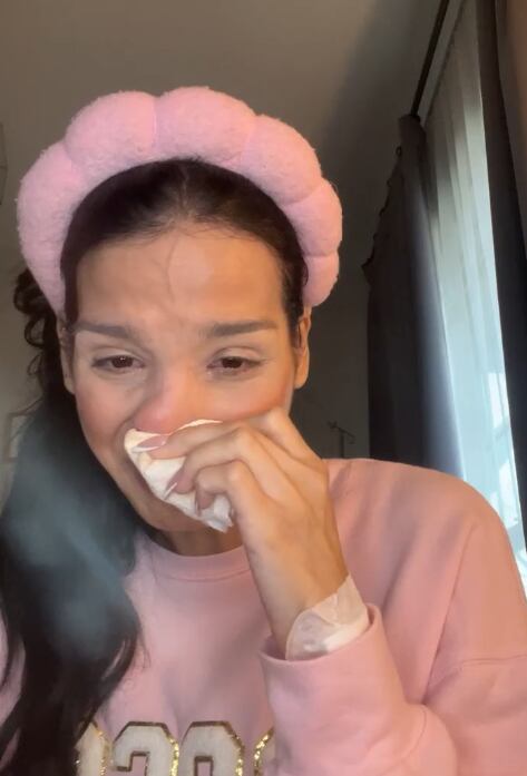 Coco Roper llora por situación que enfrenta con su esposo.