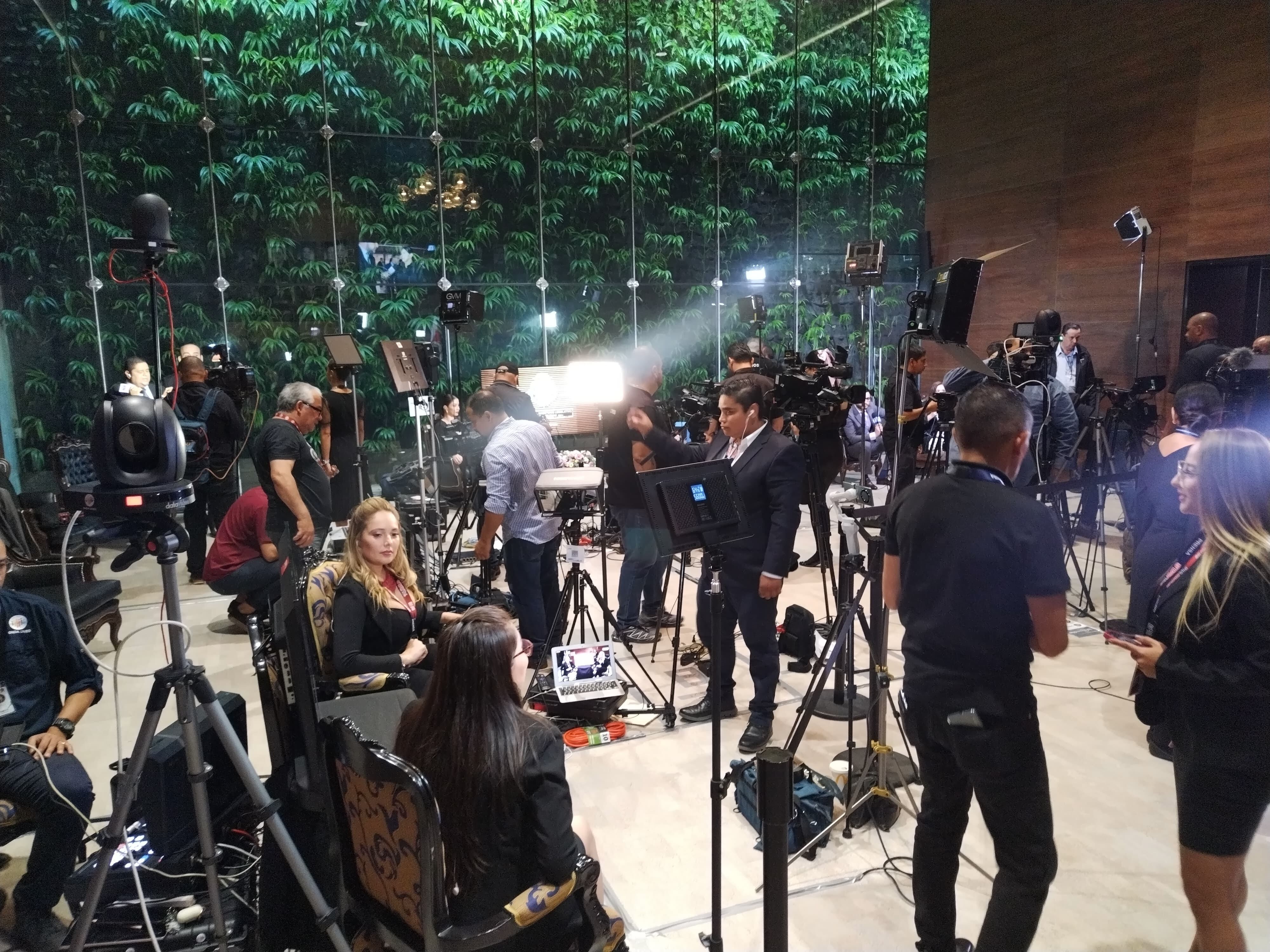 La prensa que cubre la Asamblea Legislativa mañaneó tempranito este 1 de mayo