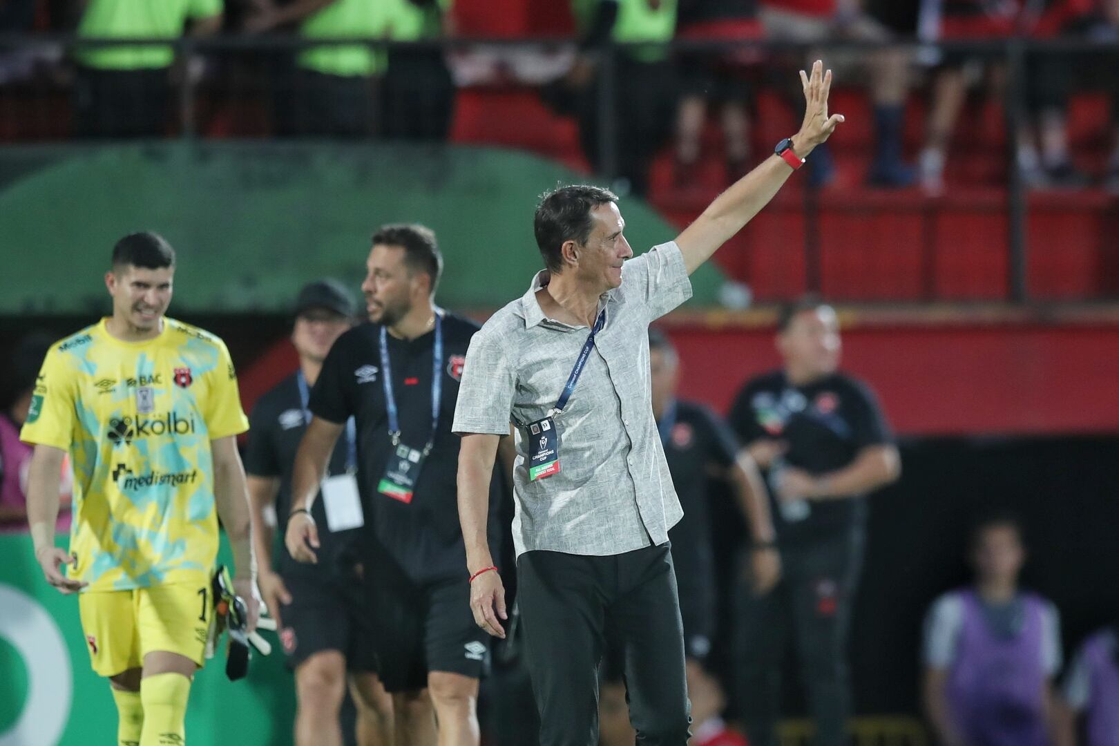 12/03/2024/ juego de vuelta entre Liga Deportiva Alajuelense vs New England Revolution por la CONCACAF Champions Cup en el estadio Alejandro Morera Soto donde el técnico Alexandre Guimarães vuelve al fútbol de Costa Rica dirigiendo a la Liga / Foto John Durán