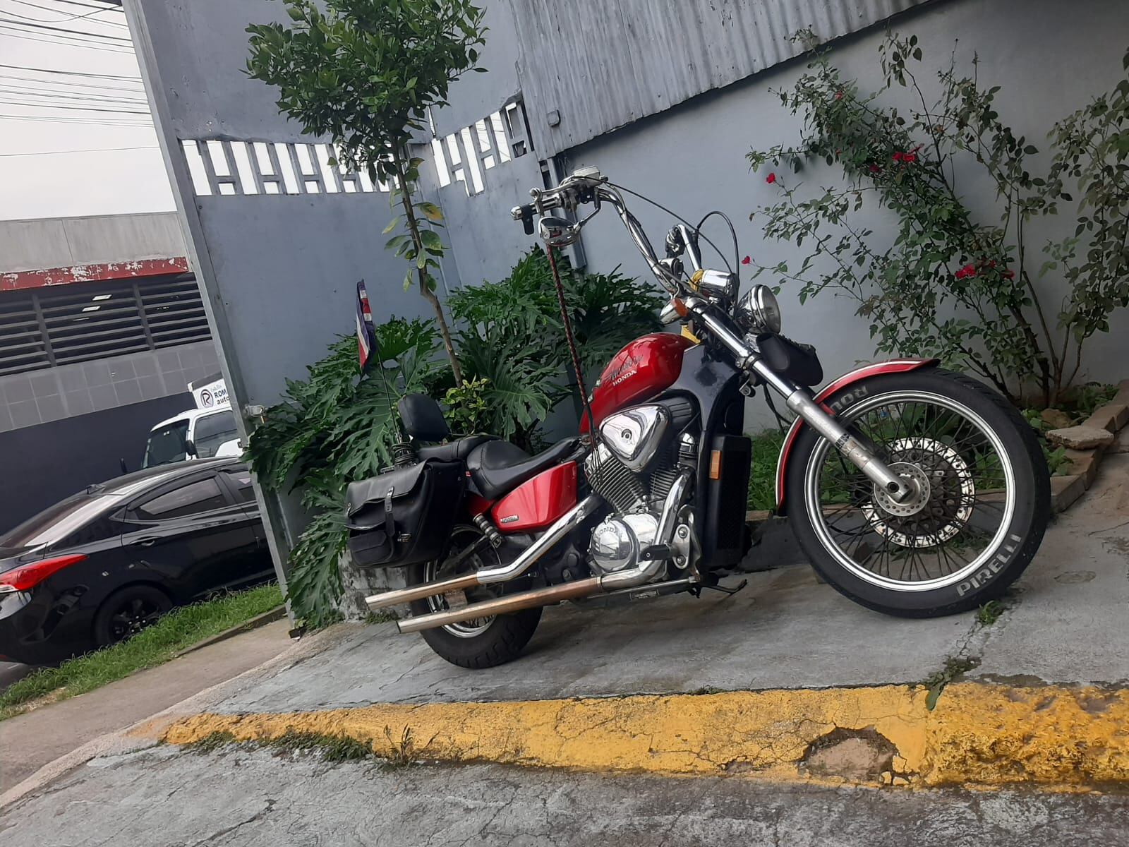 Ronny Arias disfruta mucho salir con su Honda Shadow 600. Foto: Cortesía.