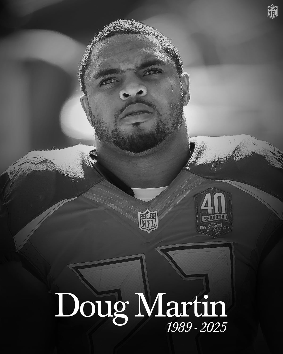 Doug Martin, exestrella de la NFL, murió a los 36 años mientras estaba bajo custodia policial, según informó The Sun.