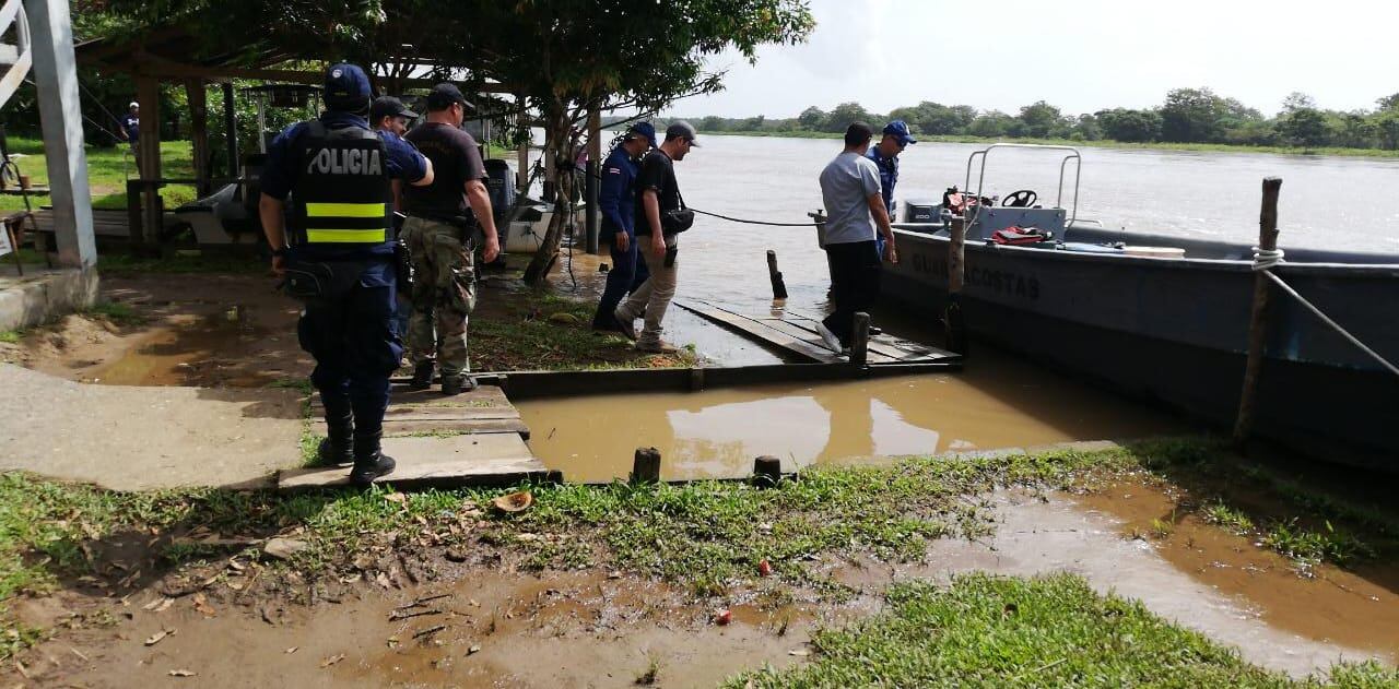 Detienen a enfermero sospechoso de violación en operativos realizados en barras de Colorado, Tortuguero y Parismina. Foto Reyner Montero
