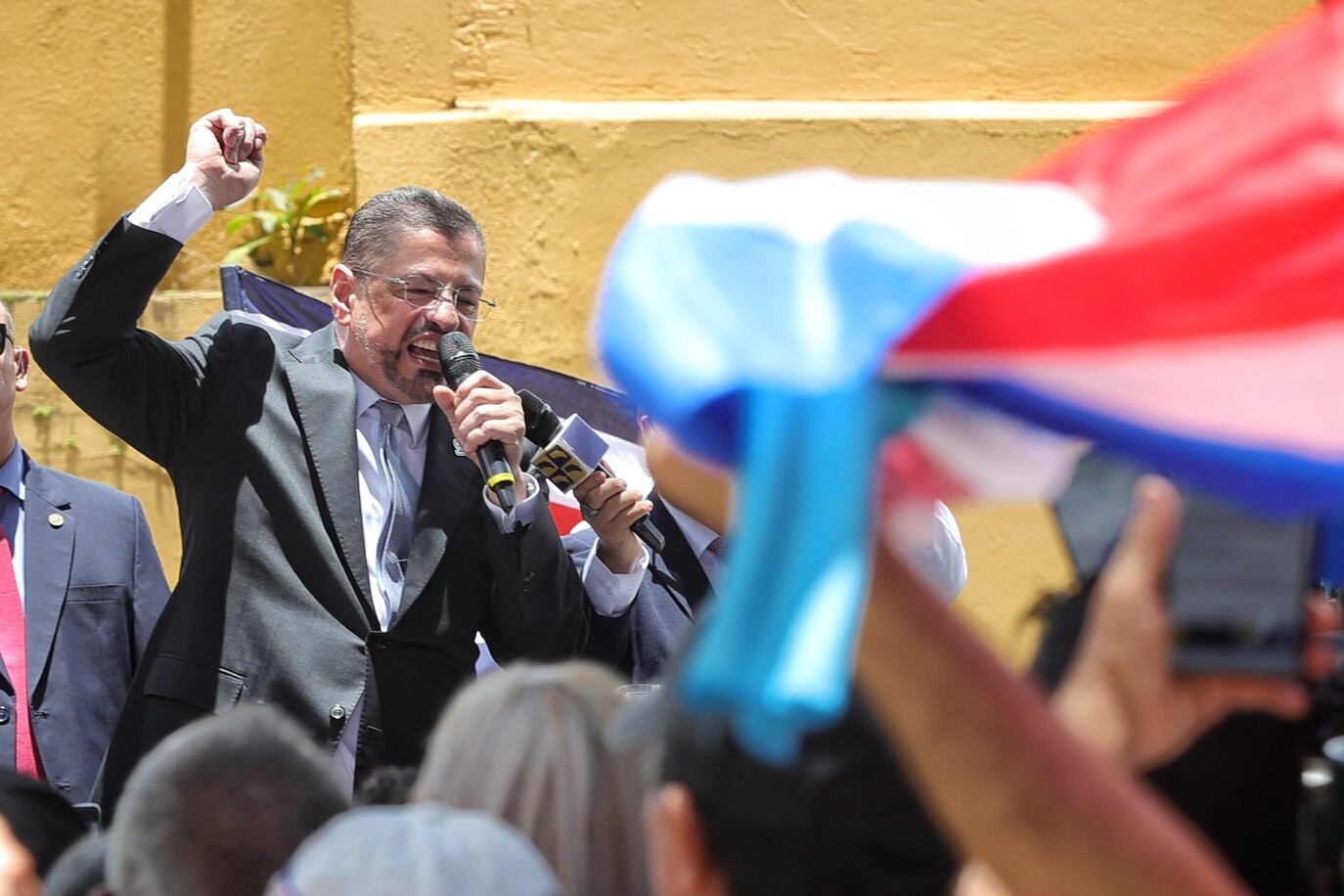 Rodrigo Chávez posterior a la comparecencia con diputados en la Asamblea Legislativa