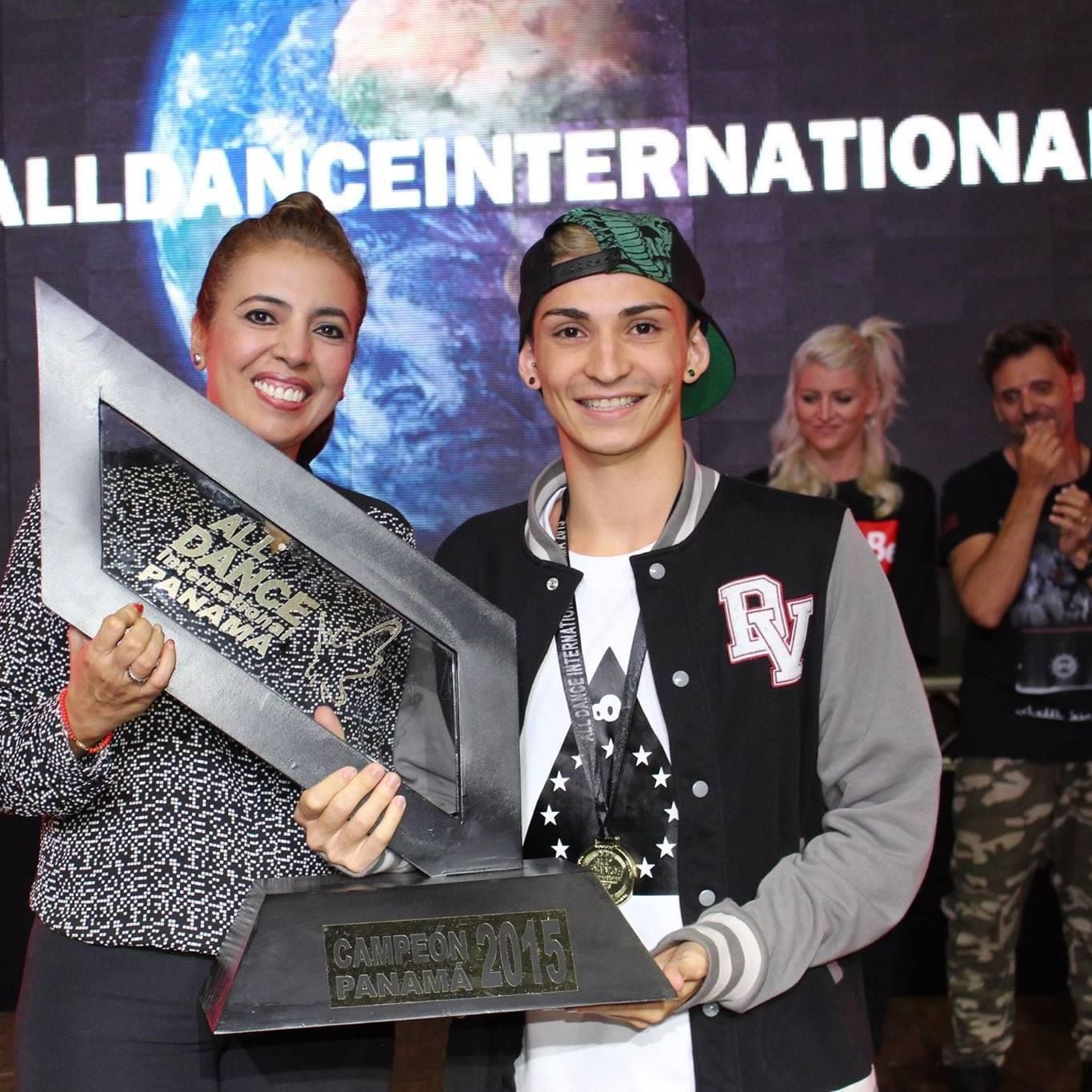 Bayron Ávila, bailarín de Vanessa González en Mira quién baila.