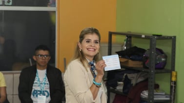 En su día más importante Laura Fernández jugó a las escondidas