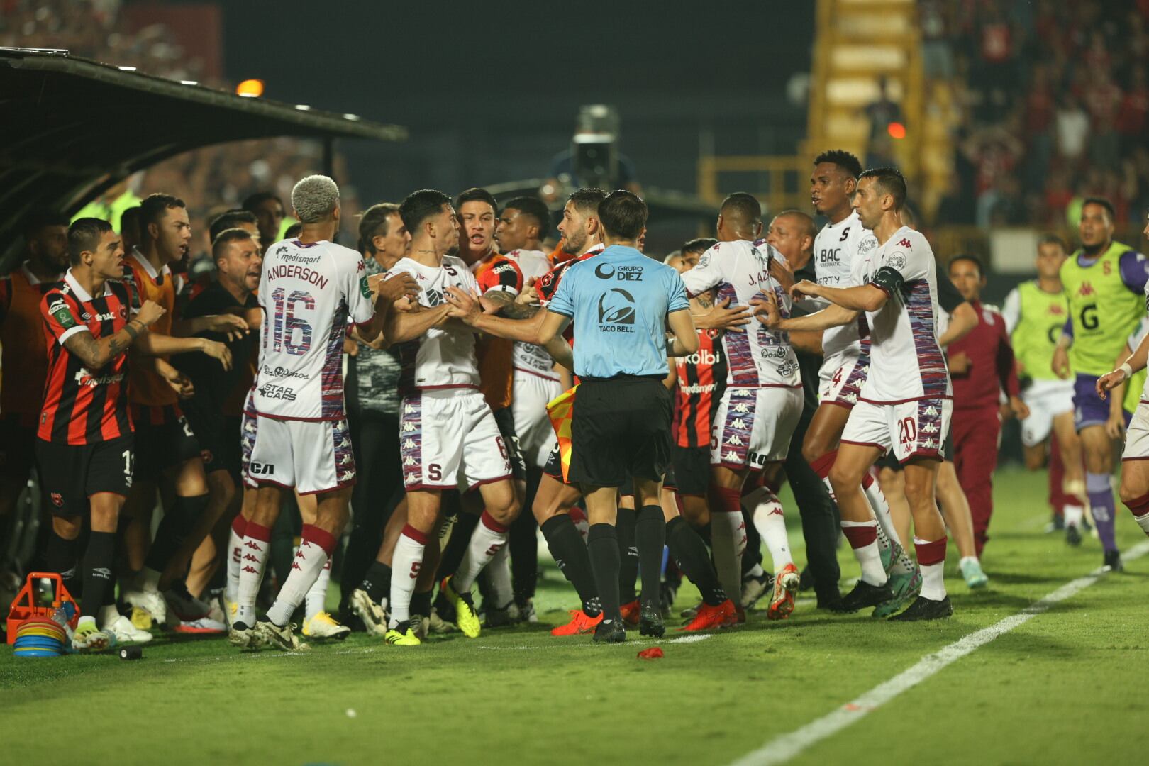 20/04/2024, Alajuela, Estadio Alejandro Morera Soto, partido de la jornada 19 del torneo de clausura 2024 entre Liga Deportiva Alajuelense y el Deportivo Saprissa.