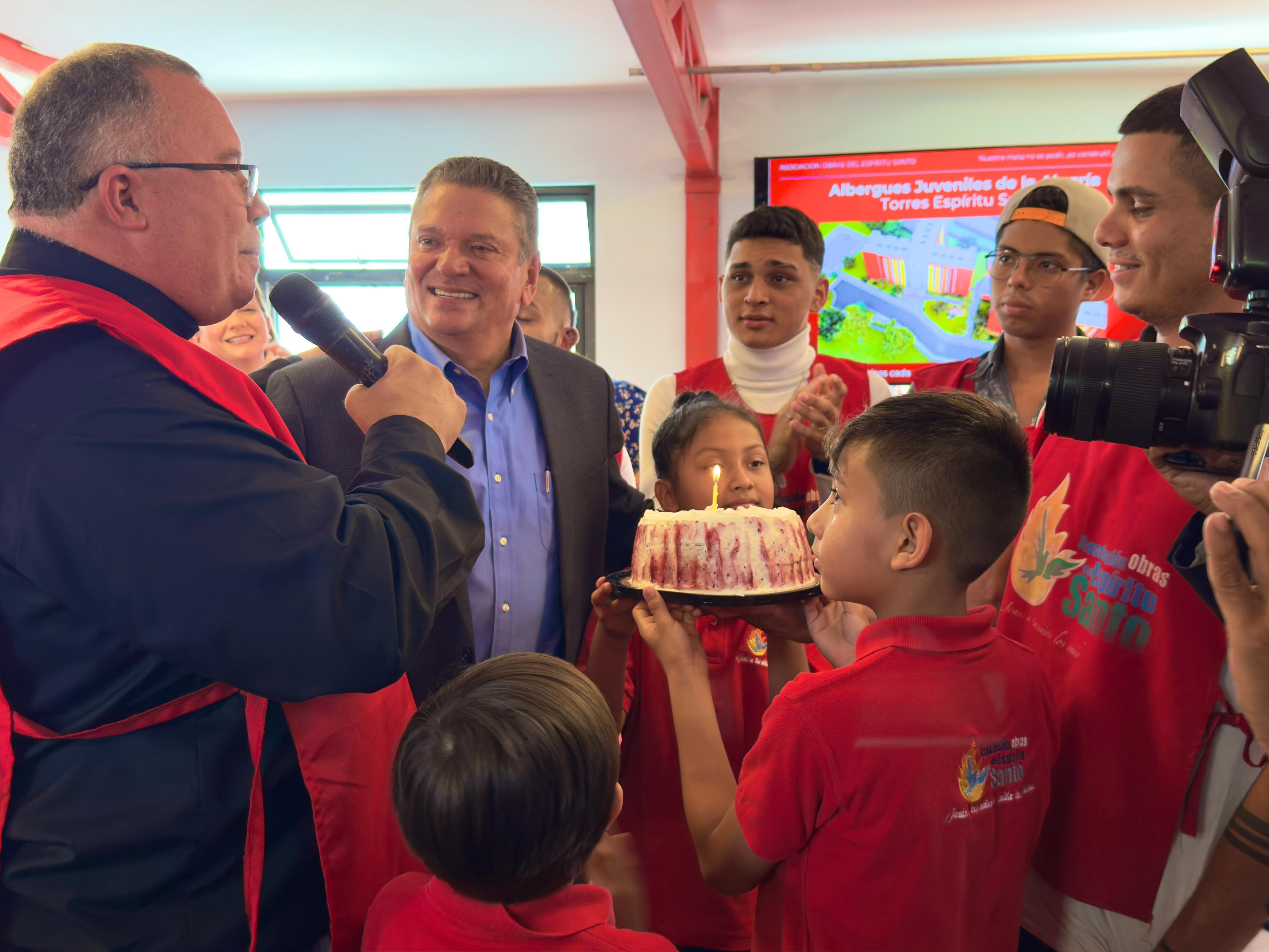 El lunes 29 de abril del 2024 en Obras del Espíritu Santo el padre Sergio anunció que la Municipalidad de San José donó 389 millones de colones para las Torres Espíritu Santo